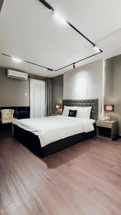 带阳台的豪华双人房 — M&H Hotel