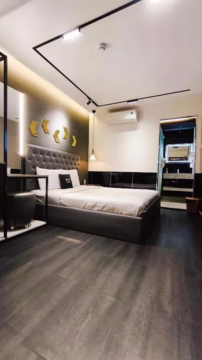 高级无窗双人房 — M&H Hotel