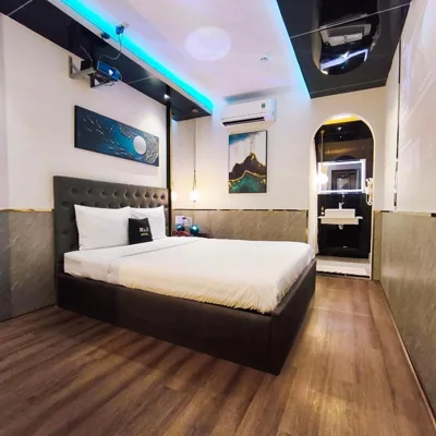 高级工作室 — M&H Hotel